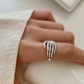 Miniatyrbild 3 av 5: Trendig Silverfärgad Skelett Hand Loop Fem Klor Ring för Kvinnor Män Smycken