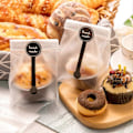 Miniatyrbillede 2 af 5: Ghyt 50 stk. gennemsigtige plastikposer/cellofanposer med 50 stk. håndlavede klistermærker til kiks, kage, chokolade, konfekture, snackemballage til bagning P