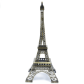 Pikkukuva 1 / 2: Eiffel-tornin malli Eiffel-tornin metallipatsas Eiffel-tornin figuuri