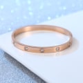 Miniatyrbillede 1 af 5: Smal Hinget Armbånd med Krystal