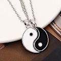 Miniatyrbilde 3 av 5: Halskjede i rustfritt stål for kvinner menn Yin Yang Puzzle Matchende Anheng Kjedeledd Par Halskjeder Mote Smykker Gave Sølv