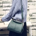 Miniatyrbild 2 av 5: Retro Hollow Handväska för Kvinnor Läder Axelväska Kväll Koppling Väska Kyss Lås Stängning Crossbody Väska Handväska
