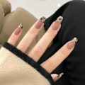 Miniatyrbillede 2 af 5: Trapezformet firkantet falsk neglplaster-bærende makeup