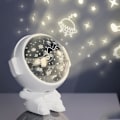 Miniatyrbillede 1 af 5: Astronaut Buddy Galaxy Stjerneprojektor Rummand Æstetisk Loftsdekoration Stjernenatlys Lampe Gaver med Soveværelse Vuggevise Musikfunktion (Hvid)