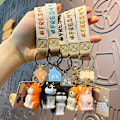 Miniatyrbillede 4 af 5: Sødt Kawaii forskellig stilling træskæring følelse heldig hund hvalp nøglering nøglering nøglering nøglering - Shiba Inu