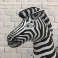Miniatyrbillede 4 af 5: Zebra Oppustelig Plysstof Fyldt Dyr. Gaver til Børn, Festdekorationer, Plyslegetøj. 81 cm Høj. an-ZEB3