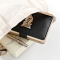 Miniatyrbillede 4 af 5: Låsbart dagbog med kodelås, genopfyldelig skrive notesbog med kombinationslås, lommebog kodeord notesblok med penneholder（Sort）