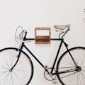 Miniatyrbild 7 av 10: vidaXL Väggmonterad cykelhållare 35x25x25 cm massivt akaciaträ