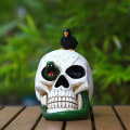 Miniatyrbillede 2 af 4: Festpynt - Ikke specificeret - Menneskeskull - Harpiks - 18.5x19x13CM - Indendørs -