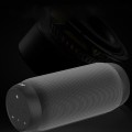 Pikkukuva 3 / 4: Langaton, valaistu Bluetooth-kaiutin, värikäs RGB ulkoilmakäyttöön, sylinterimäinen subwoofer.