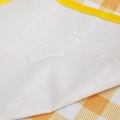 Pikkukuva 2 / 4: TD® Kostean ulkosalle suunniteltu kosteudenkestävä, paksu, vedenpitävä keltainen ruutukuviollinen piknikmatto oxford.
