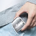 Pikkukuva 4 / 4: TD® Mini metallinen sähköraseri, jossa on kaksipäinen magneettinen terä. Koko kehon sheivaamiseen tarkoitettu kannettava partakone. Lahja pojille.