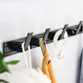 Miniatyrbillede 3 af 4: CONFO® Kroge i række Krogene uden perforering væghylder væghylder væghylder plads væghylder i aluminium sorte væghylder