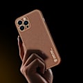 Miniatyrbild 9 av 11: Dux Ducis Yolo Elegant iPhone 14 Pro Fodral - Brun Syntetläder S