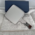 Miniatyrbild 2 av 3: Sminkspegel, att användas för att applicera makeup.
