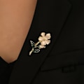 Miniatyrbild 2 av 5: /#/vit blomma brosch för kvinnor/#/