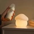 Miniatyrbild 4 av 5: Svampformad Silikon USB Uppladdningsbar Touchlampa - Justerbar Ljusstyrka för Barnkammare & Nattanvändning