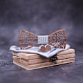 Miniatyrbilde 2 av 6: ##/Håndlaget Tre-Sløyfe Justerbar Størrelse Klassisk Stil Treboks (inkluderer Mansjettknapper Lommetørkle og Sløyfe) for Bryllup Forretningskveld##/