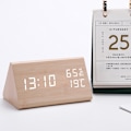 Miniatyrbild 2 av 5: Trä Digital Väckarklocka, Trä Väckarklocka med 3 Alarm Inställningar