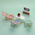 Miniatyrbild 4 av 5: Set med 3 Mini Trävikbara Strandstolar för Dockhus eller Dockor