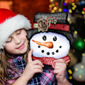 Miniatyrbild 4 av 5: ##/Snögubbe Träjulgransskylt - Stor, Fönster, Framdörr, Festlig##/