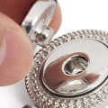 Miniatyrbillede 1 af 5: 13 stk. (Diamantbrosche + 12 Sort-Hvide Mønsterknapper) Magn