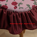 Miniatyrbilde 3 av 5: ##/Rød stolputer med vintage trykt blonder##/