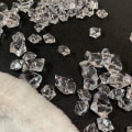 Miniatyrbilde 2 av 4: 100 små diamantformede isbiter i krystall for borddekorasjon