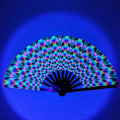 Miniatyrbillede 2 af 5: UV Fluorescerende Foldbar Vifte Bærbar Bambus Håndvifte Karneval Dansefest Kung Fu Vifte med Lyse Farver til Sceneoptrædener Barer Bryllupper C