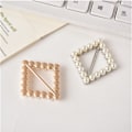 Miniatyrbild 3 av 5: ##/4 diamantformade halsduksbucklor i pärl siden##/