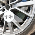 Pikkukuva 1 / 5: 16 kpl metallista venttiilihattuja, tiivistetyt rengasventtiilihatut, autoille