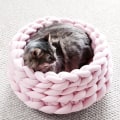 Miniatyrbilde 3 av 4: Håndlaget kurv for kjæledyrhund katt tykk bomullsreip flettet myk C