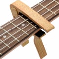 Pikkukuva 4 / 5: Kitara Capo 5 Plektrillä (Alkuperäinen Puuväri) - 75 * 80 mm, Alloy Gui