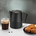 Miniatyrbilde 2 av 2: Melkekanne i rustfritt stål, 500 ml, svart profesjonell kanne