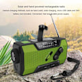 Pikkukuva 2 / 5: Aurinkokennoradio, AM/FM-sääradio käsikammella ja kannettava 2000 mAh:n varavirtalähde (vihreä)