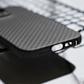 Pikkukuva 4 / 4: iPhone 16 Pro Kuori 1500D Karkea Tekstuuri Aramidikuitu Puhelinkotelo Tarkka Leikkaus - Musta GS