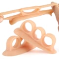 Miniatyrbillede 1 af 2: Tre-huls Tåbeskyttere Valgus Overlappende Hammer Tå Separation Bøjet Deformeret Tå Split Tåseparator