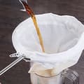 Miniatyrbilde 4 av 5: Tradisjonell Thai te-filter med spile, gjenbrukbart kaffefilter