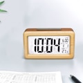Miniatyrbild 5 av 5: Batteridriven trä LCD digital väckarklocka med smart sensor