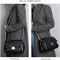 Pikkukuva 2 / 5: Nahkainen, tikattu olkalaukku, klassinen crossbody-laukku metalliketjulla, musta
