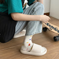 Miniatyrbillede 3 af 4: Cloud Slides til kvinder og mænd - Pude slippers - Skridsikre badeværelses- og brusebadssandaler - Bløde, tykke såler - Indendørs og udendørs slides