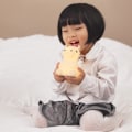 Miniatyrbillede 5 af 5: Sød natlampe Toast Brød LED natlampe med genopladelig og timer, bærbar soveværelse seng lampe fødselsdag gaveideer til Tween Teenage Tee
