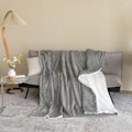Miniatyrbillede 2 af 4: Grå Fleece Tæppe - Sherpa Tæppe - til Sofa - Varm - til Vinter (Grå, 70x100cm)