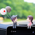 Miniatyrbild 4 av 5: Söta tecknade bilar prydnader rörliga docka par söta ballong prydnader