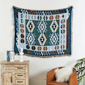 Miniatyrbild 3 av 3: Bohemisk blå etnisk vävd geometrisk blå och khaki soffkast för soffa, aztekisk sängöverkast, överdimensionerat sofföverdrag med tofsar (90*150cm)