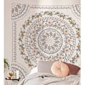 Pikkukuva 3 / 4: Bohemian Mandala -seinävaate, luonnosmainen kukkakuvioinen seinävaate