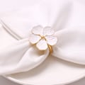 Miniatyrbillede 1 af 5: 6 stk. hvide blomsterservietringe, festlige guld servietringholder Fl