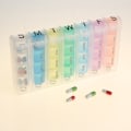 Miniatyrbillede 2 af 5: Ugentlig pilleæske-arrangør 7 dages arrangør etui pop op medicinopbevaringsbeholder, 1 stk