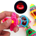 Miniatyrbilde 3 av 4: Led-lysende blinkende UFO-snurrende topper (4 stk.)