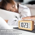 Miniatyrbild 2 av 5: Batteridriven trä LCD digital väckarklocka med smart sensor